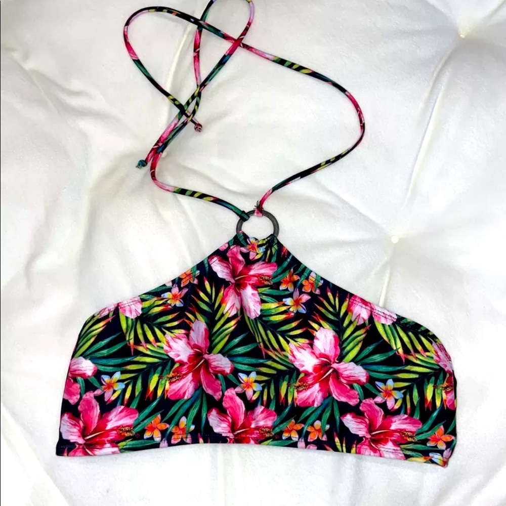 NEVER WORN medium bikini swimsuit top